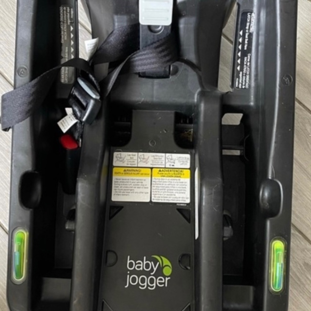 Baby jogger base for car seat